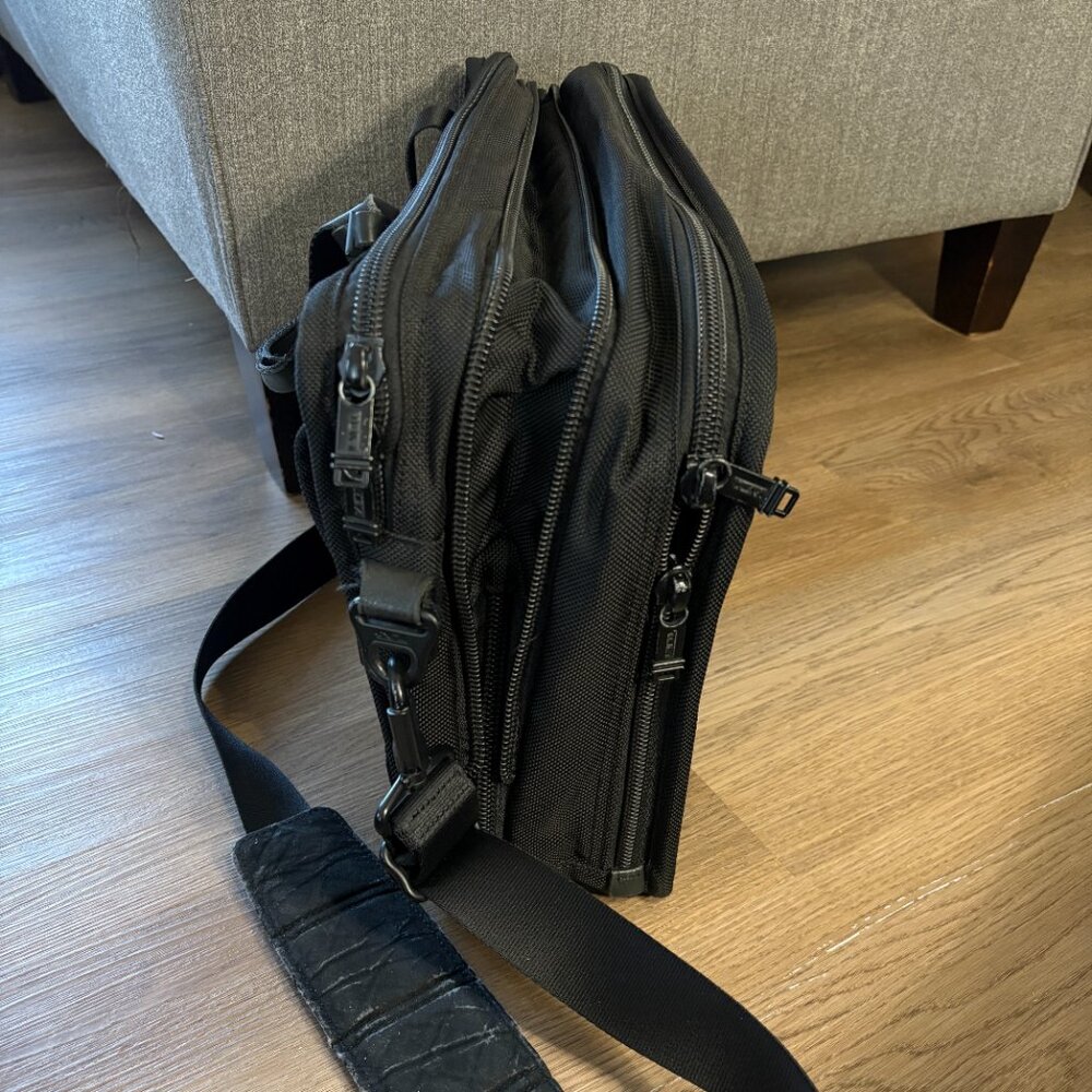 Tumi Alpha Briefcase Ballistic Laptop Bag Black Nylon Expandable 26141DH - Picture 4 of 11